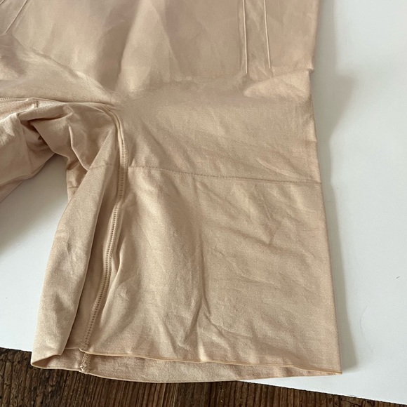 SPANX OnCore High-Waisted Mid-Thigh Short Shapewear Size XL - Picture 7 of 8